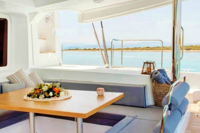 Lagoon 52