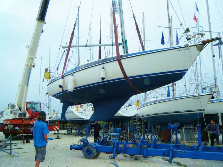 /images/Lead-Boat-Elpida-Skipper-with-radio-VHF.jpg