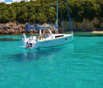 Beneteau 38 Fotini anchored