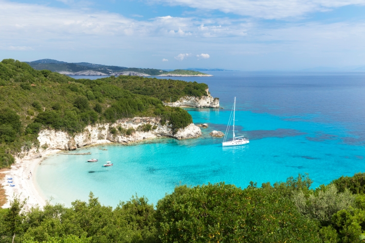 How to choose the perfect family yacht for a Yacht Charter Holiday