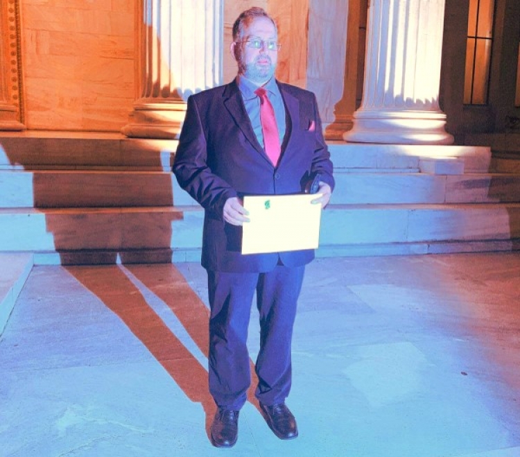 Kostas Mavrikis collects the Athens Academy Award!